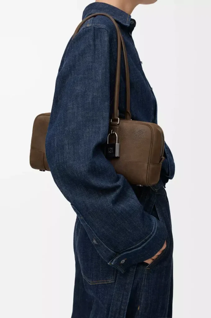 Amazona 31 cropped bag in grained nubuck Tundra Amazona 31 cropped bag in grained nubuck Tundra
