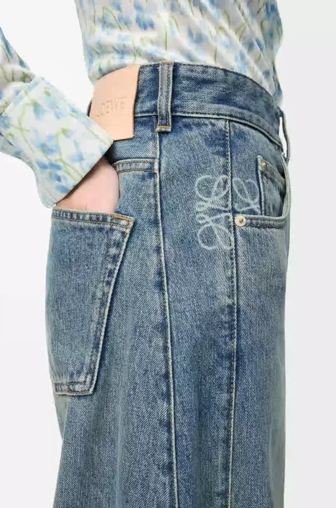Anagram barrel jeans in denim Washed Denim Anagram barrel jeans in denim Washed Denim