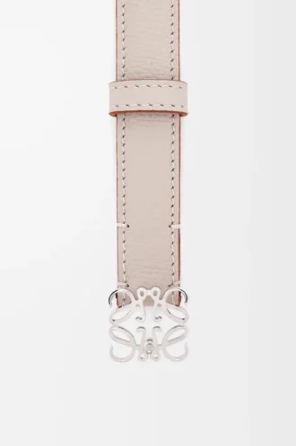 Anagram belt in pebble grain calfskin Light Ghost/Palladium