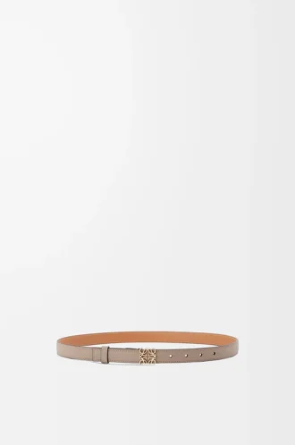 Anagram belt in pebble grain calfskin Sand/Gold