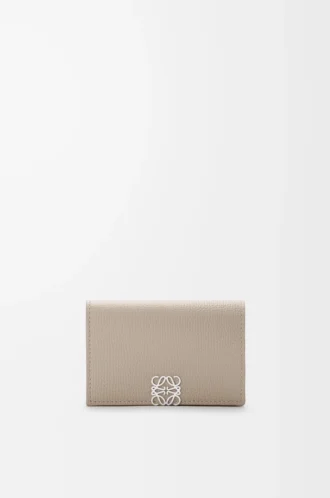 Anagram business cardholder in pebble grained calfskin Clay