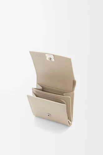Anagram compact flap wallet in pebble grained calfskin Light Ghost