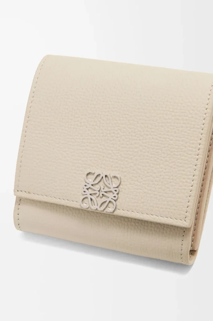 Anagram compact flap wallet in pebble grained calfskin Light Ghost Anagram compact flap wallet in pebble grained calfskin Light Ghost