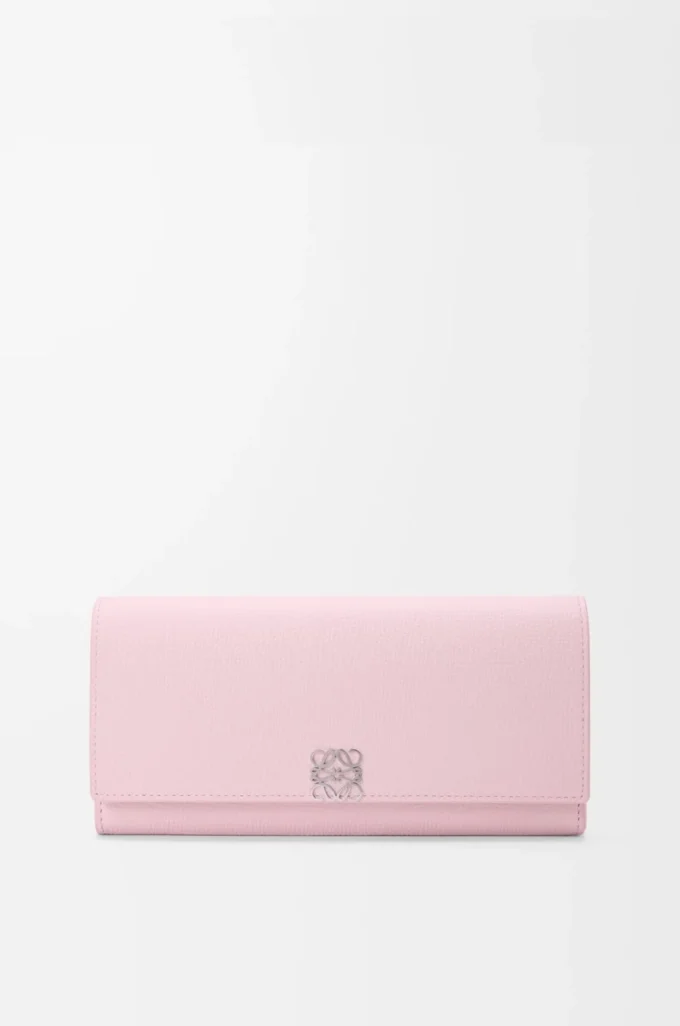 Anagram continental wallet in pebble grained calfskin Blossom