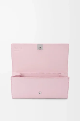 Anagram continental wallet in pebble grained calfskin Blossom