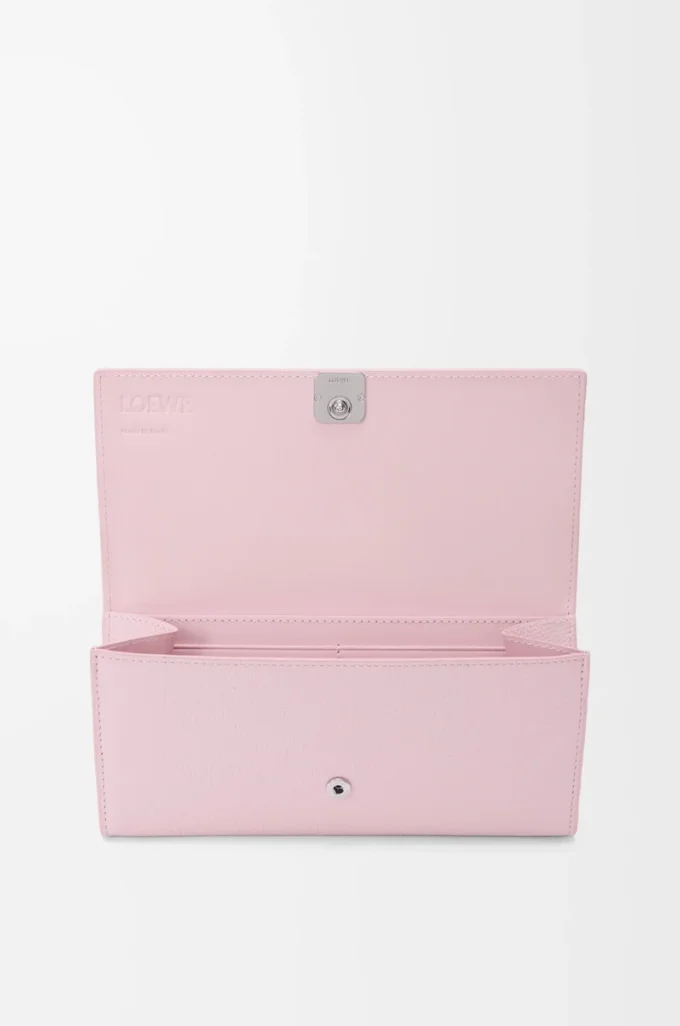 Anagram continental wallet in pebble grained calfskin Blossom