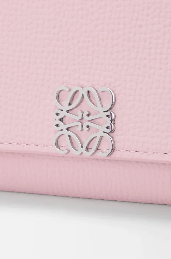 Anagram continental wallet in pebble grained calfskin Blossom