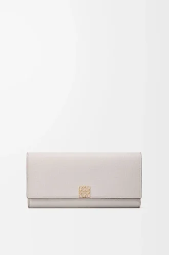 Anagram continental wallet in pebble grained calfskin Light Ghost Grey