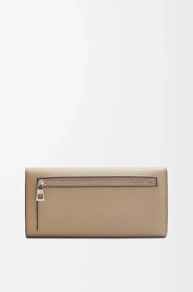 Anagram continental wallet in pebble grained calfskin Sand