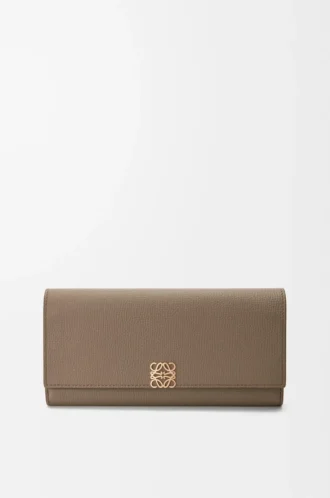 Anagram continental wallet in pebble grained calfskin Taupe