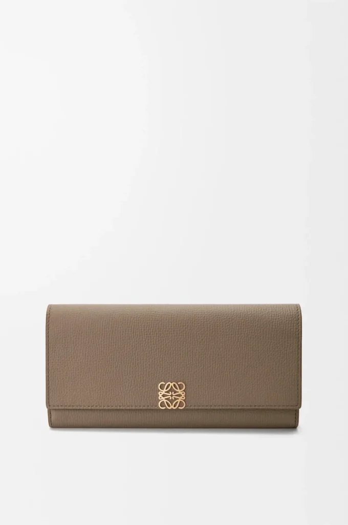 Anagram continental wallet in pebble grained calfskin Taupe