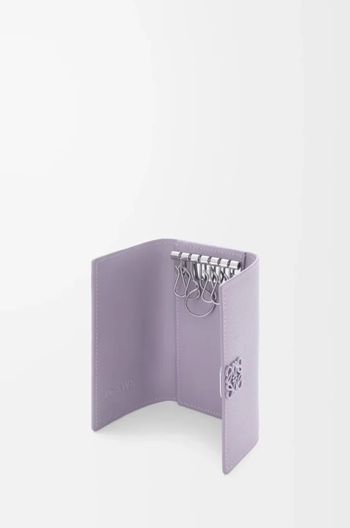 Anagram key case in pebble grained calfskin Dirty Mauve Anagram key case in pebble grained calfskin Dirty Mauve