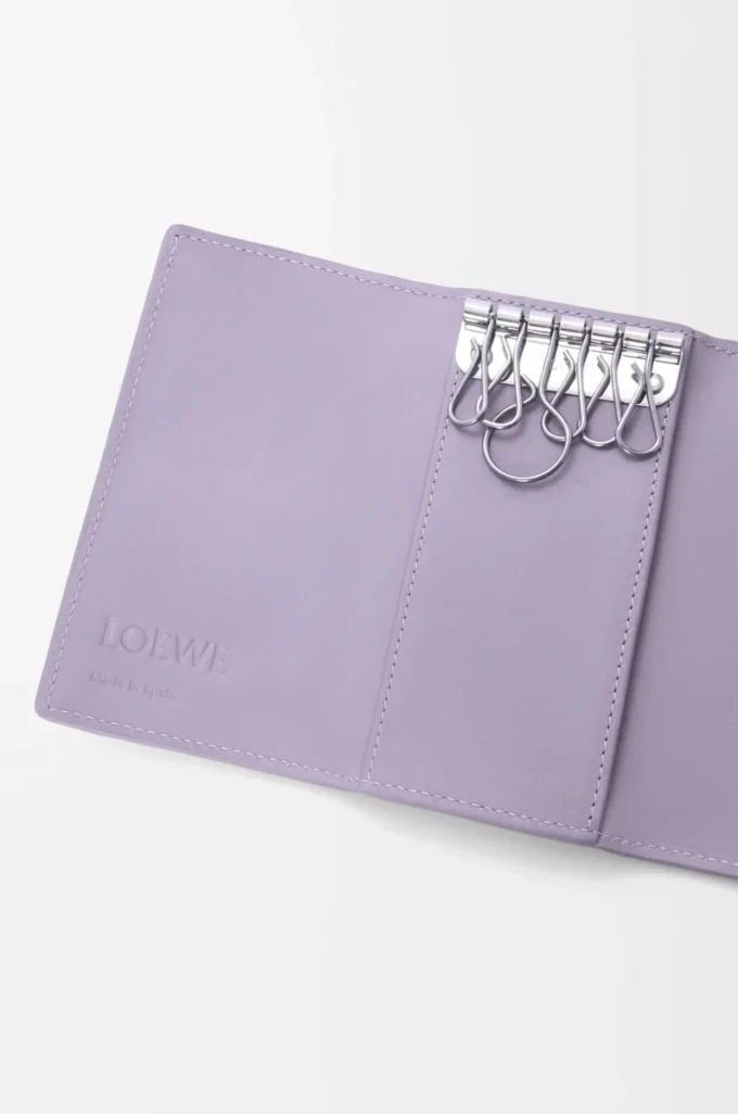 Anagram key case in pebble grained calfskin Dirty Mauve Anagram key case in pebble grained calfskin Dirty Mauve