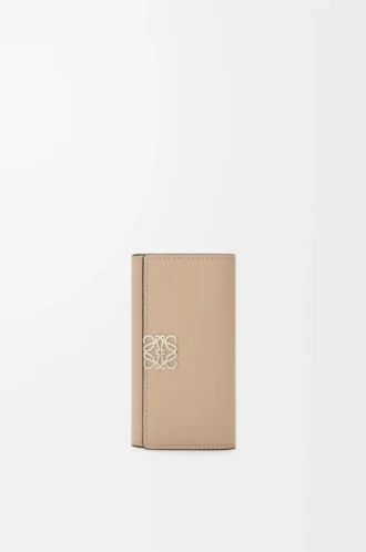 Anagram key case in pebble grained calfskin Sand