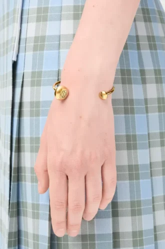 Anagram Pebble cuff in sterling silver Gold