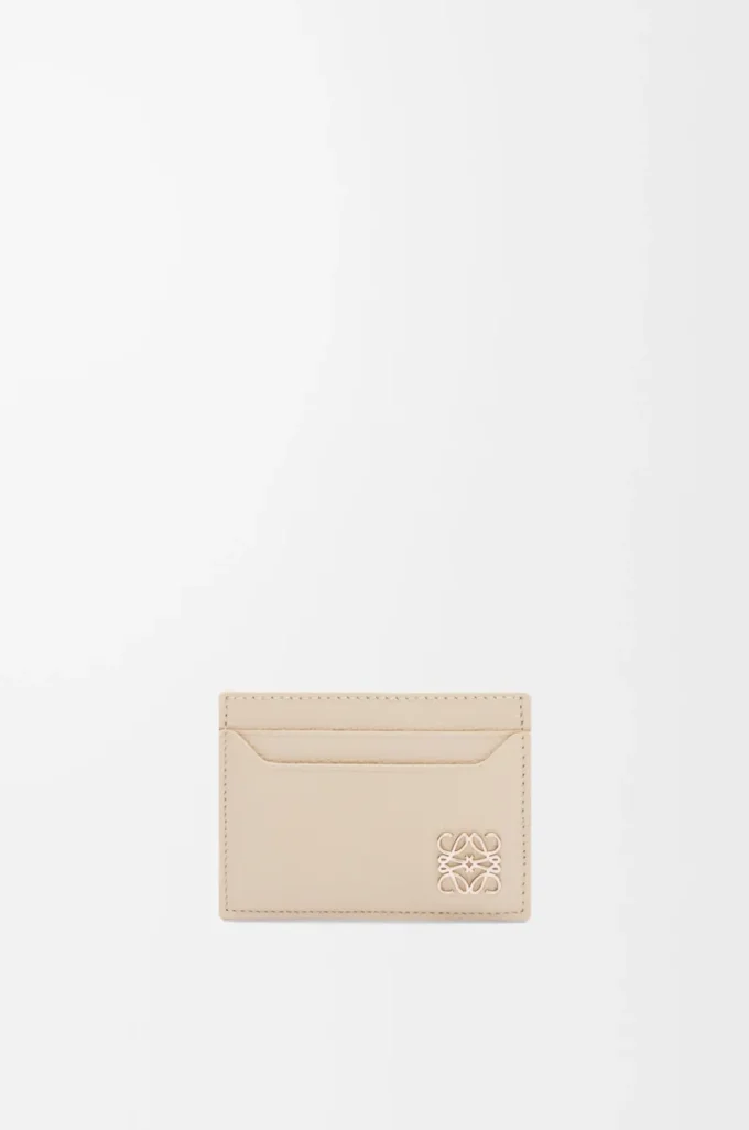 Anagram plain cardholder in pebble grained calfskin Light Ghost Anagram plain cardholder in pebble grained calfskin Light Ghost