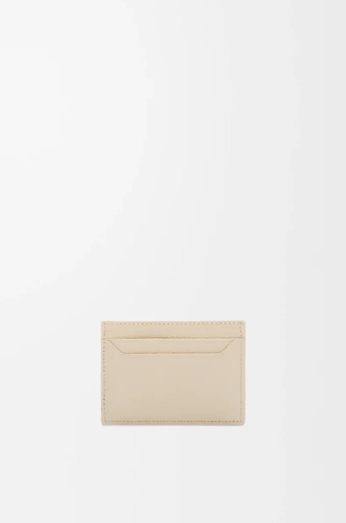 Anagram plain cardholder in pebble grained calfskin Light Ghost Anagram plain cardholder in pebble grained calfskin Light Ghost