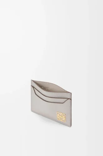 Anagram plain cardholder in pebble grained calfskin Light Ghost Grey