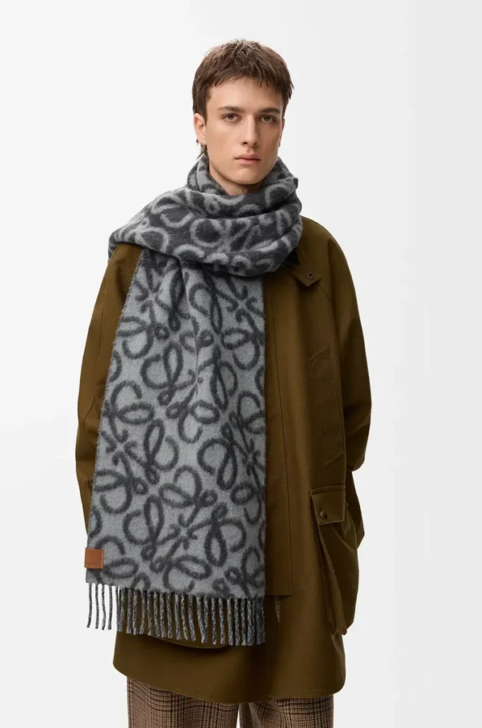 Anagram scarf in alpaca and wool blend Black/Grey Anagram scarf in alpaca and wool blend Black/Grey