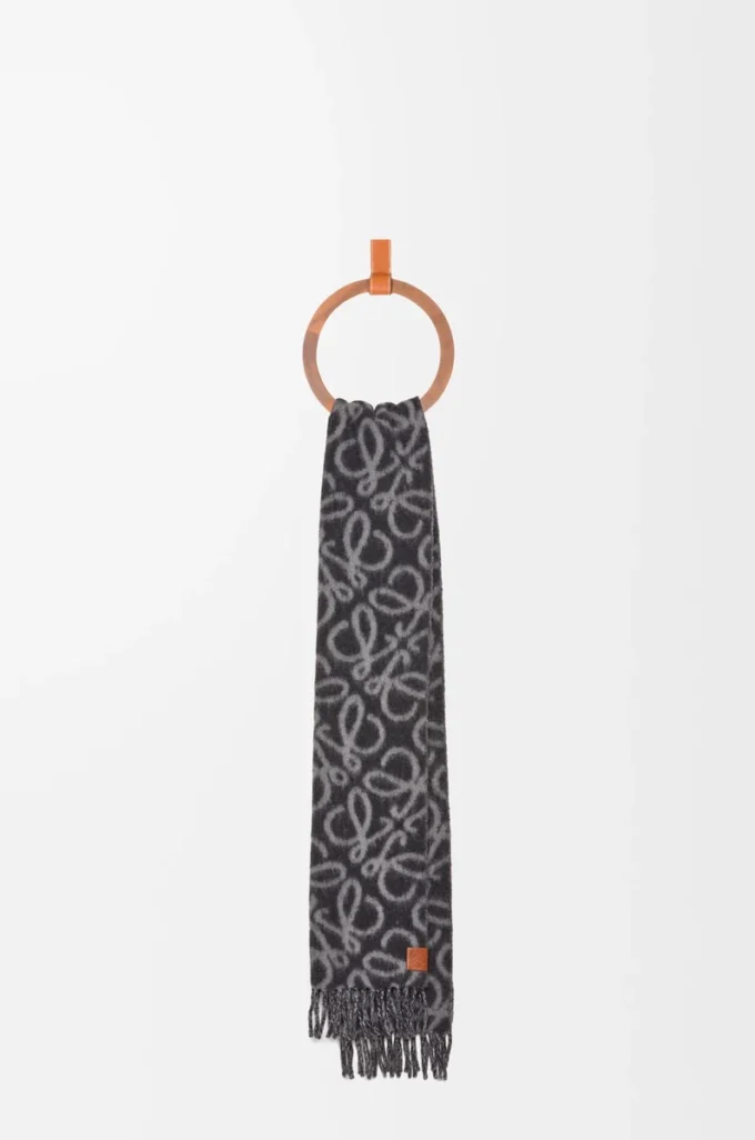 Anagram scarf in alpaca and wool blend Black/Grey Anagram scarf in alpaca and wool blend Black/Grey