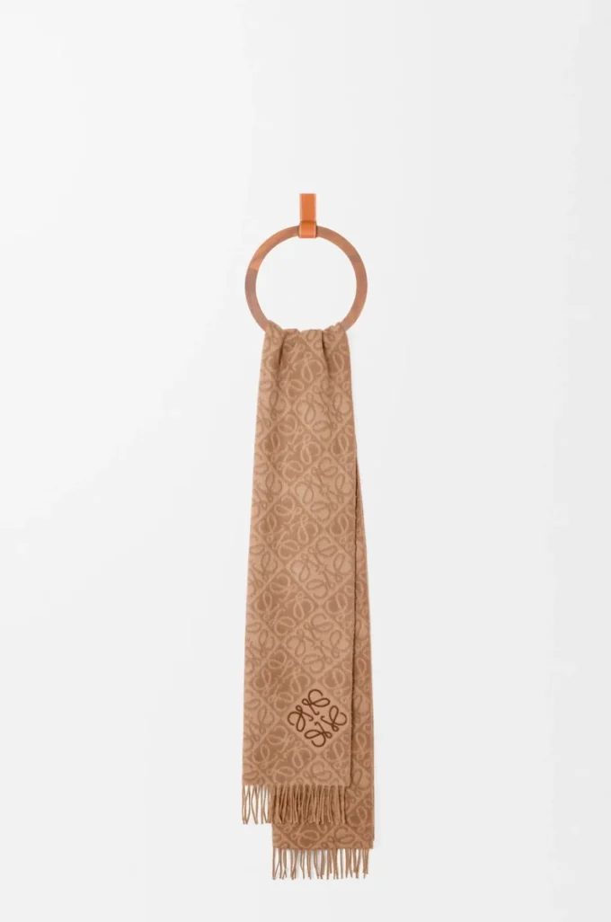 Anagram scarf in wool and cashmere Mocha