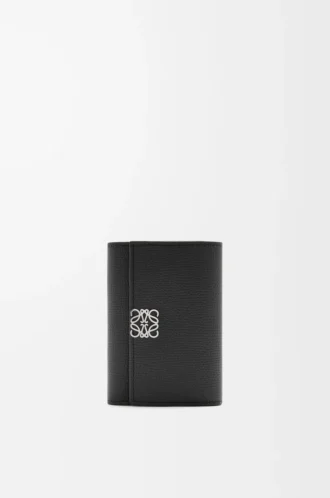 Anagram small vertical wallet in pebble grained calfskin Black