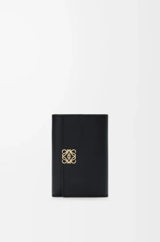 Anagram small vertical wallet in pebble grained calfskin Black/Gold