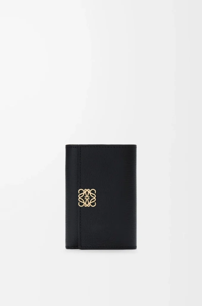 Anagram small vertical wallet in pebble grained calfskin Black/Gold