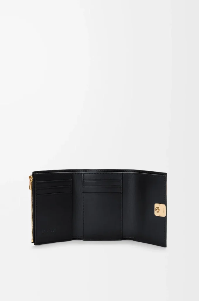 Anagram small vertical wallet in pebble grained calfskin Black/Gold