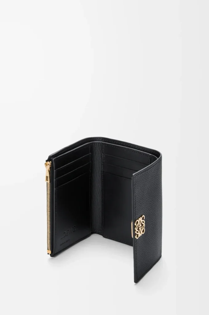 Anagram small vertical wallet in pebble grained calfskin Black/Gold
