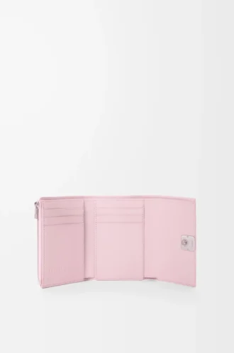 Anagram small vertical wallet in pebble grained calfskin Blossom
