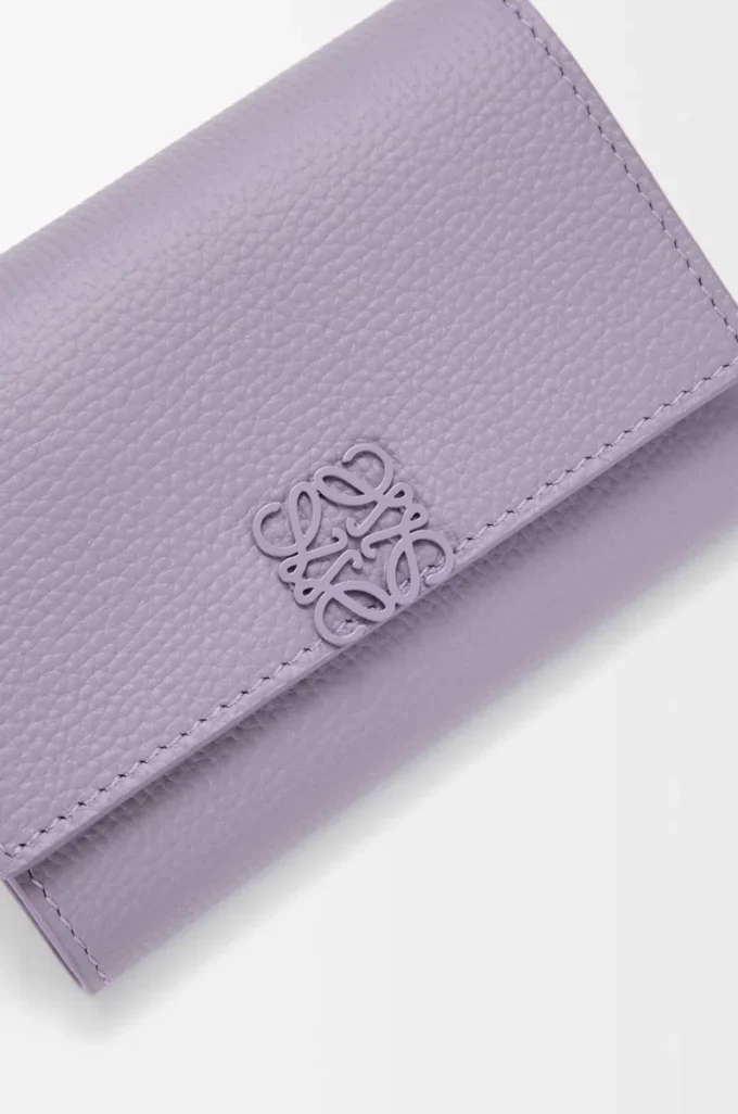 Anagram small vertical wallet in pebble grained calfskin Dirty Mauve