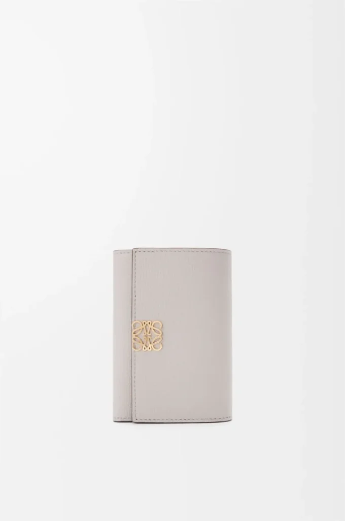 Anagram small vertical wallet in pebble grained calfskin Light Ghost Grey Anagram small vertical wallet in pebble grained calfskin Light Ghost Grey