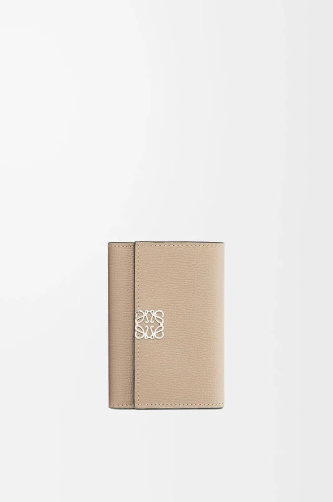 Anagram small vertical wallet in pebble grained calfskin Sand Anagram small vertical wallet in pebble grained calfskin Sand