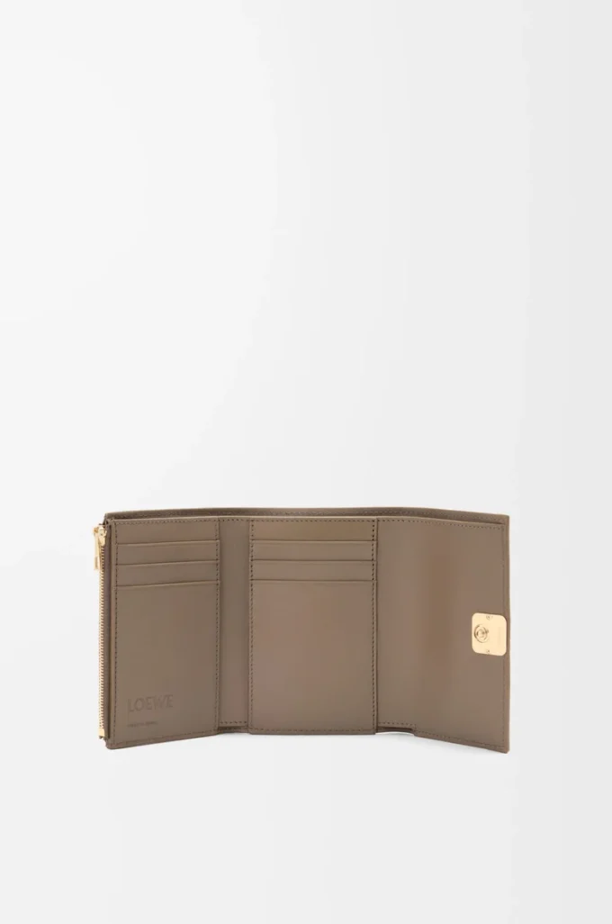 Anagram small vertical wallet in pebble grained calfskin Taupe