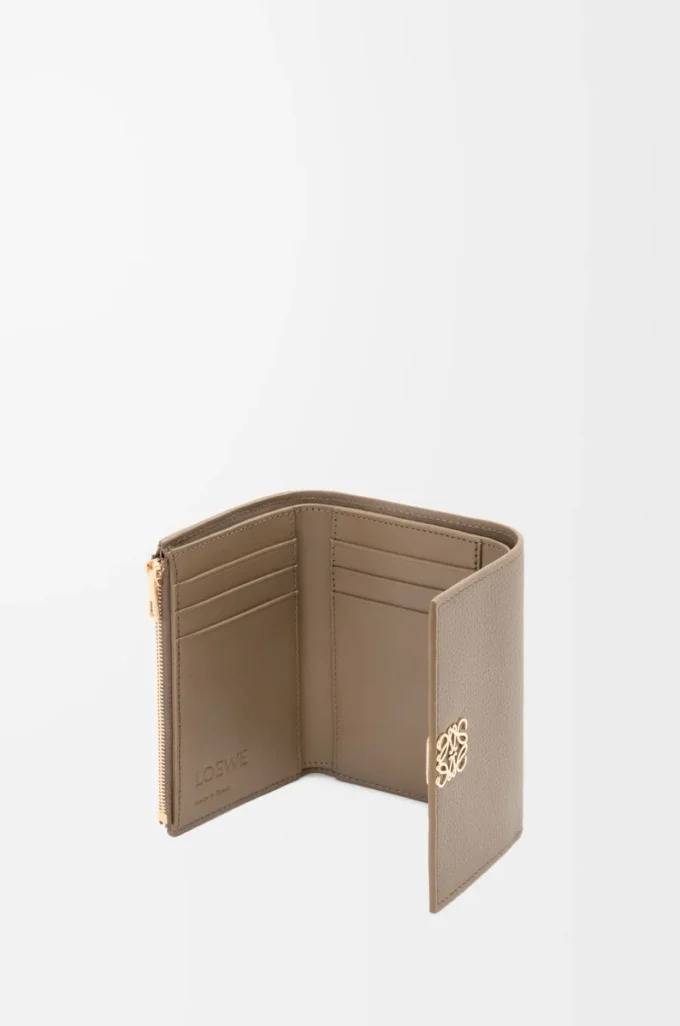 Anagram small vertical wallet in pebble grained calfskin Taupe