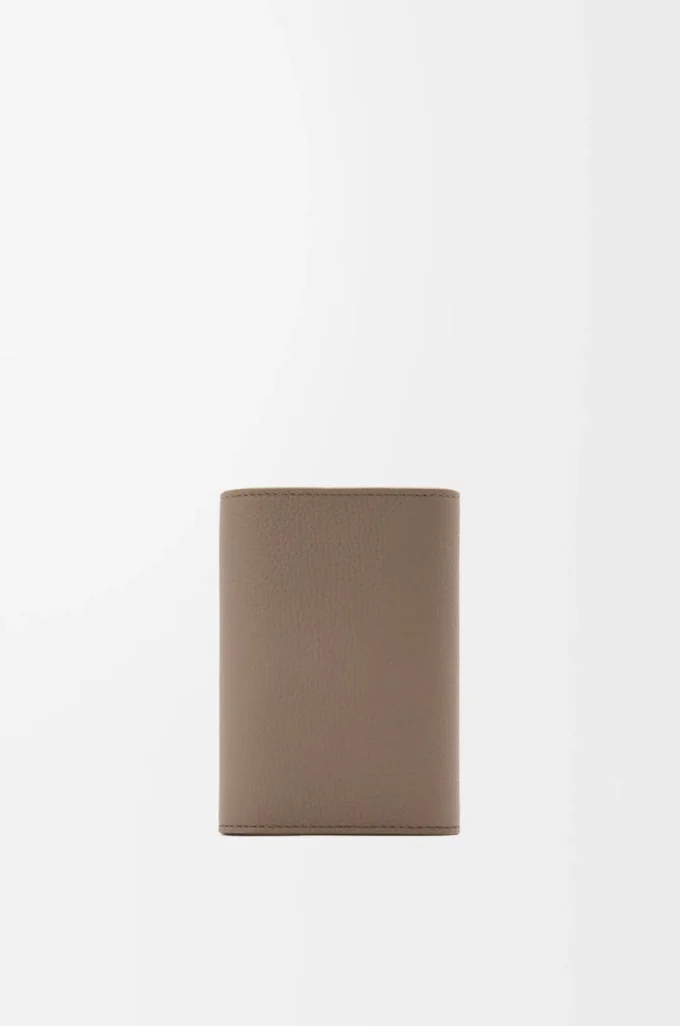 Anagram small vertical wallet in pebble grained calfskin Taupe