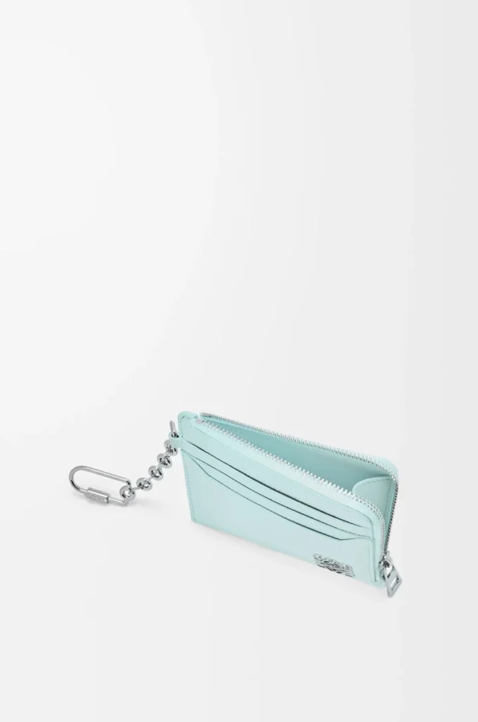 Anagram square coin cardholder in pebble grained calfskin Frozen