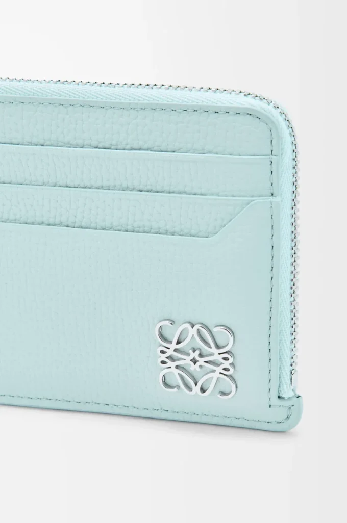 Anagram square coin cardholder in pebble grained calfskin Frozen
