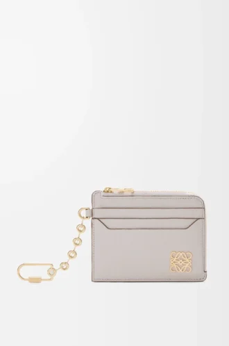 Anagram square coin cardholder in pebble grained calfskin Light Ghost Grey