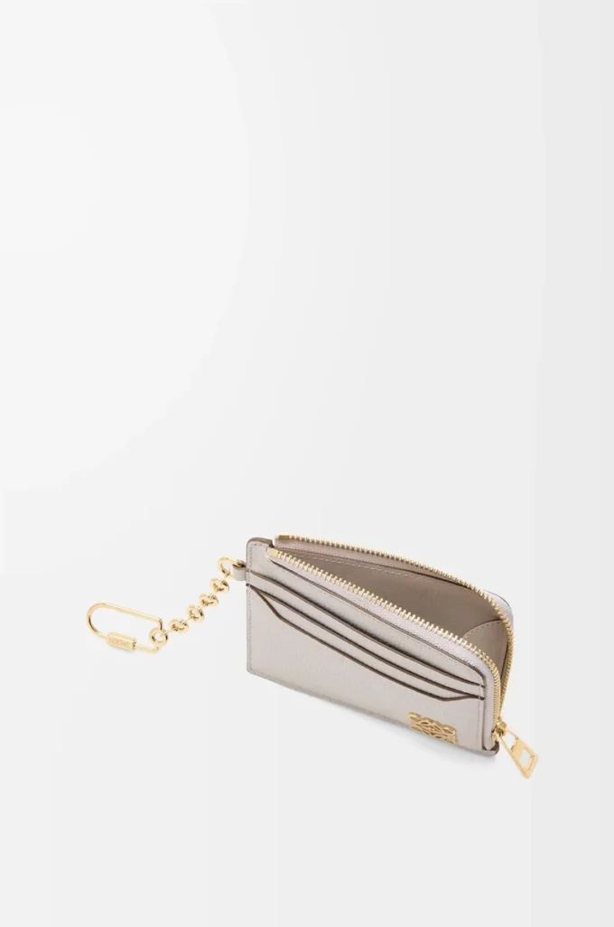 Anagram square coin cardholder in pebble grained calfskin Light Ghost Grey Anagram square coin cardholder in pebble grained calfskin Light Ghost Grey
