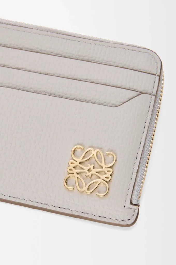 Anagram square coin cardholder in pebble grained calfskin Light Ghost Grey Anagram square coin cardholder in pebble grained calfskin Light Ghost Grey