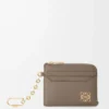 Anagram square coin cardholder in pebble grained calfskin Taupe