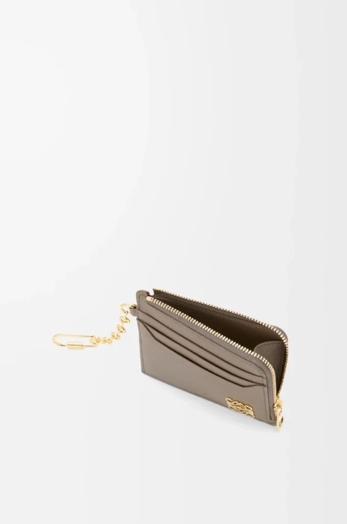 Anagram square coin cardholder in pebble grained calfskin Taupe