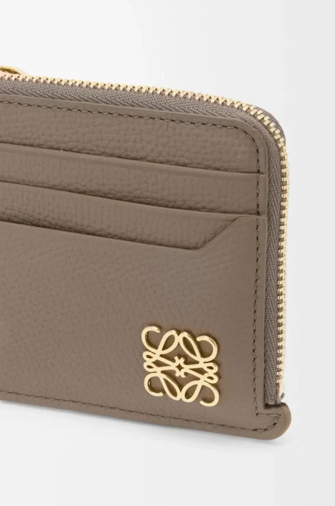 Anagram square coin cardholder in pebble grained calfskin Taupe