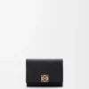 Anagram trifold wallet in pebble grained calfskin Black/Gold