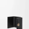 Anagram trifold wallet in pebble grained calfskin Black/Gold