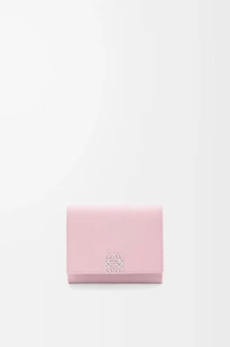 Anagram trifold wallet in pebble grained calfskin Blossom