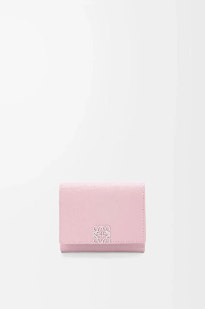 Anagram trifold wallet in pebble grained calfskin Blossom