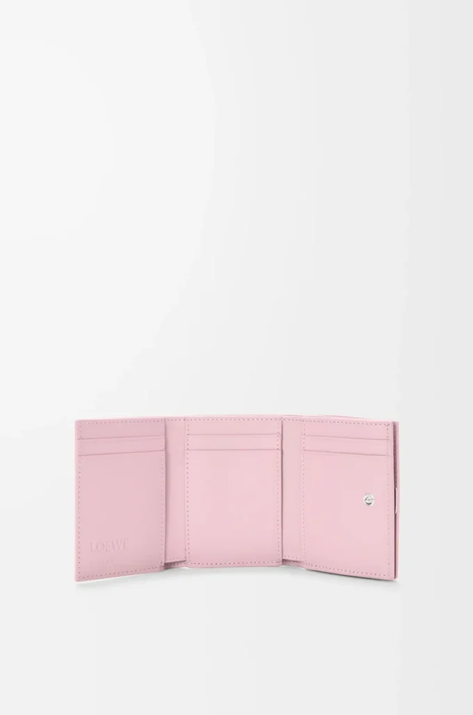 Anagram trifold wallet in pebble grained calfskin Blossom